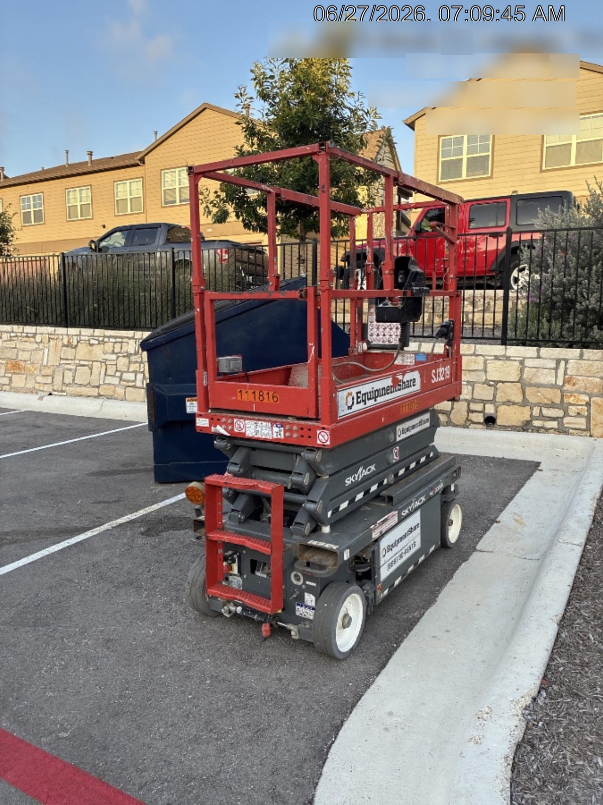 2020 Skyjack SJIII-3219 Solid NM Tires, Half height spring hinged entry gate, Dual Beacons, 800W Inverter