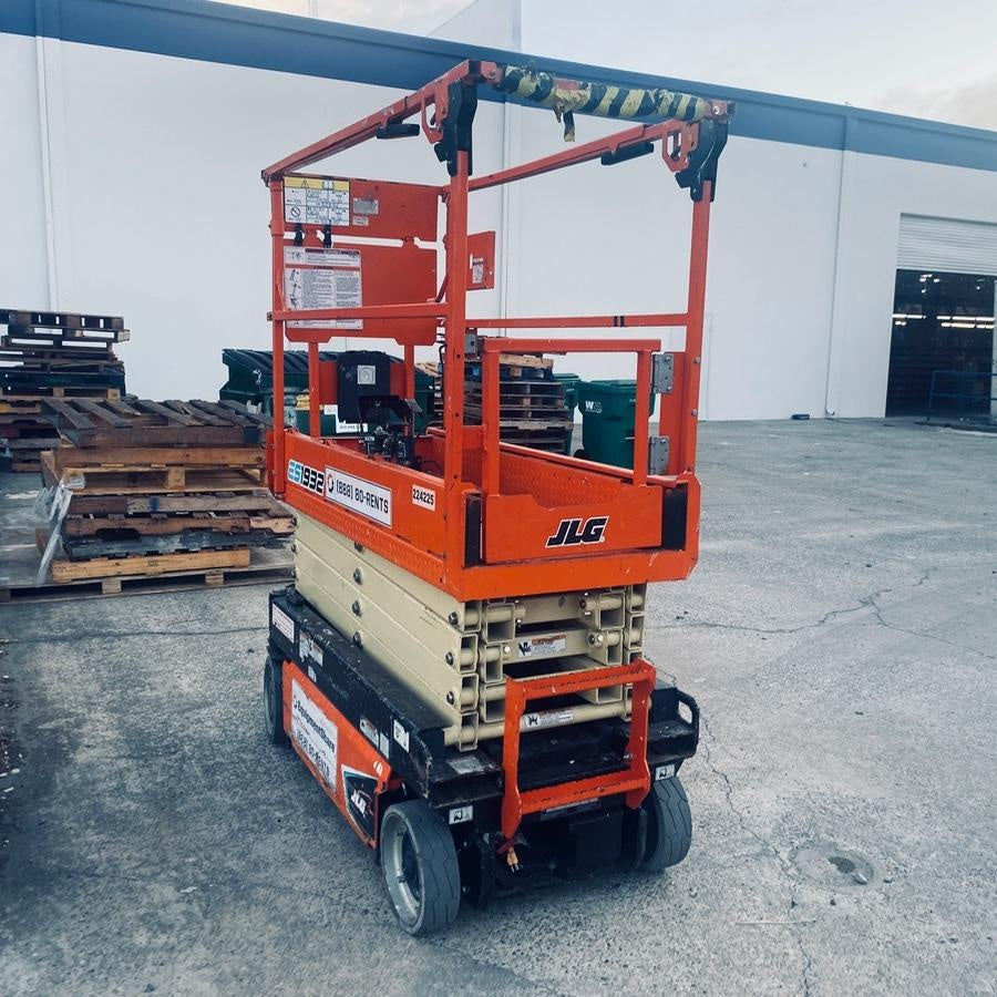 2022 JLG ES1932