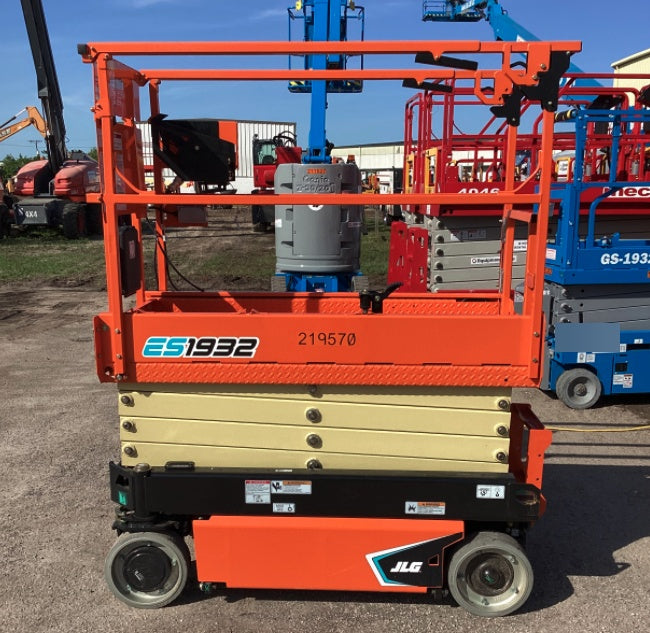 2022 JLG ES1932