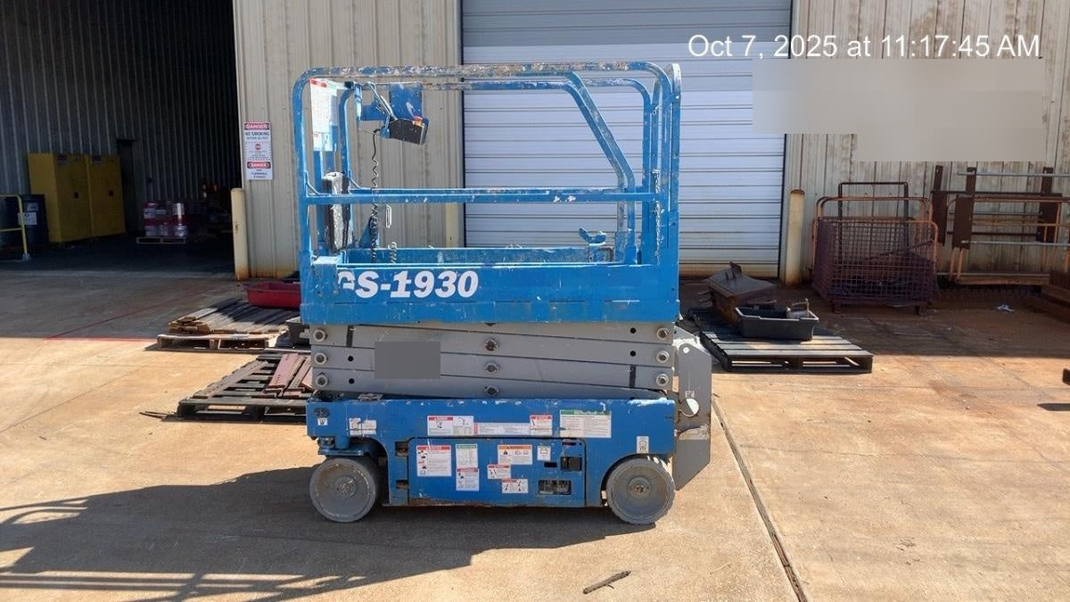 2019 Genie GS-1930 Fixed Rails with Chain Entry