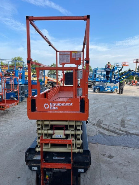 2023 JLG ES2632