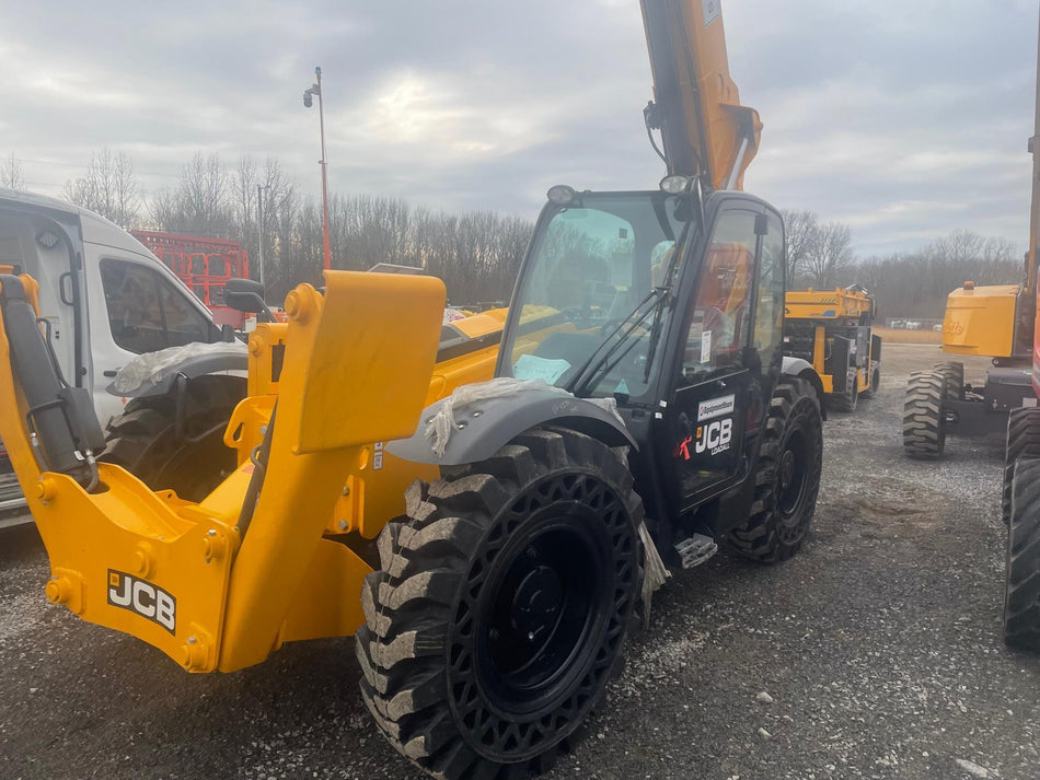 2023 JCB 510-56