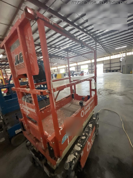 2022 JLG ES1330L