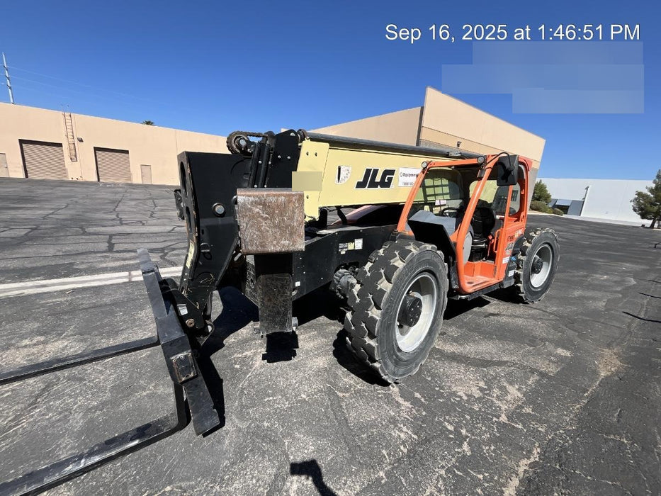 2019 JLG 1255 JLG 1255 T4F w/Open ROPS, Solid Tires, Work Lights/Beacon, 60" Carriage/Forks