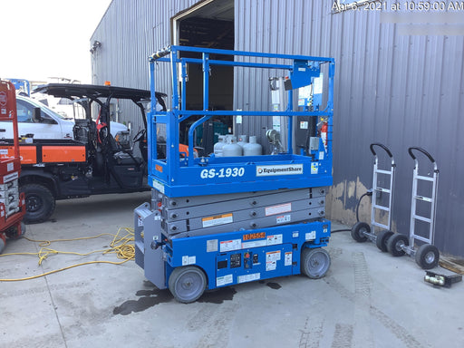 2020 Genie GS-1930 Solid Non Marking Tires, Beacon, Folding rails with half height swing gate, 800W Inverter