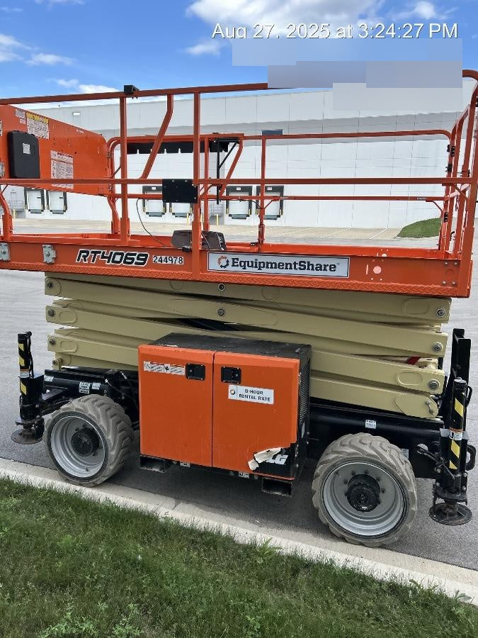 2022 JLG RT4069
