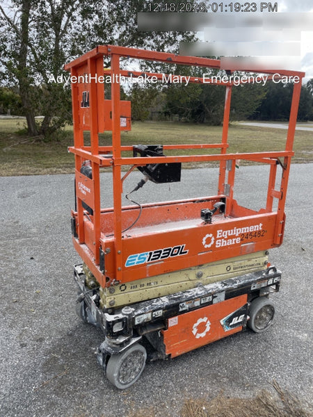 2022 JLG ES1330L