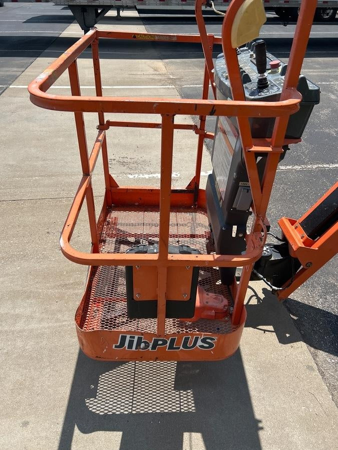 2019 JLG E300AJP