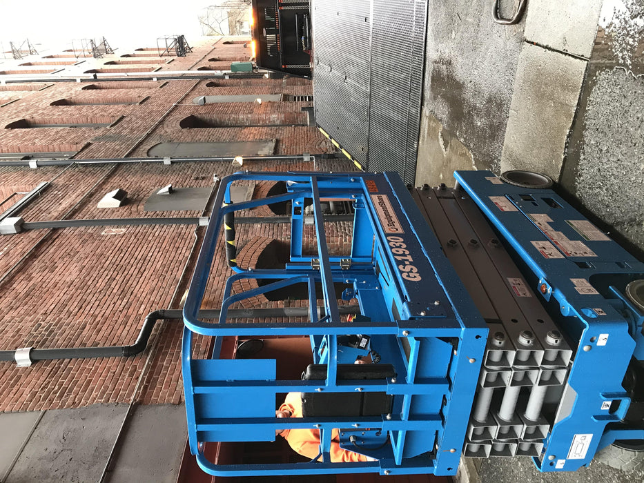 2019 Genie GS-1930 Half Height Swing Gate, 800W Inverter