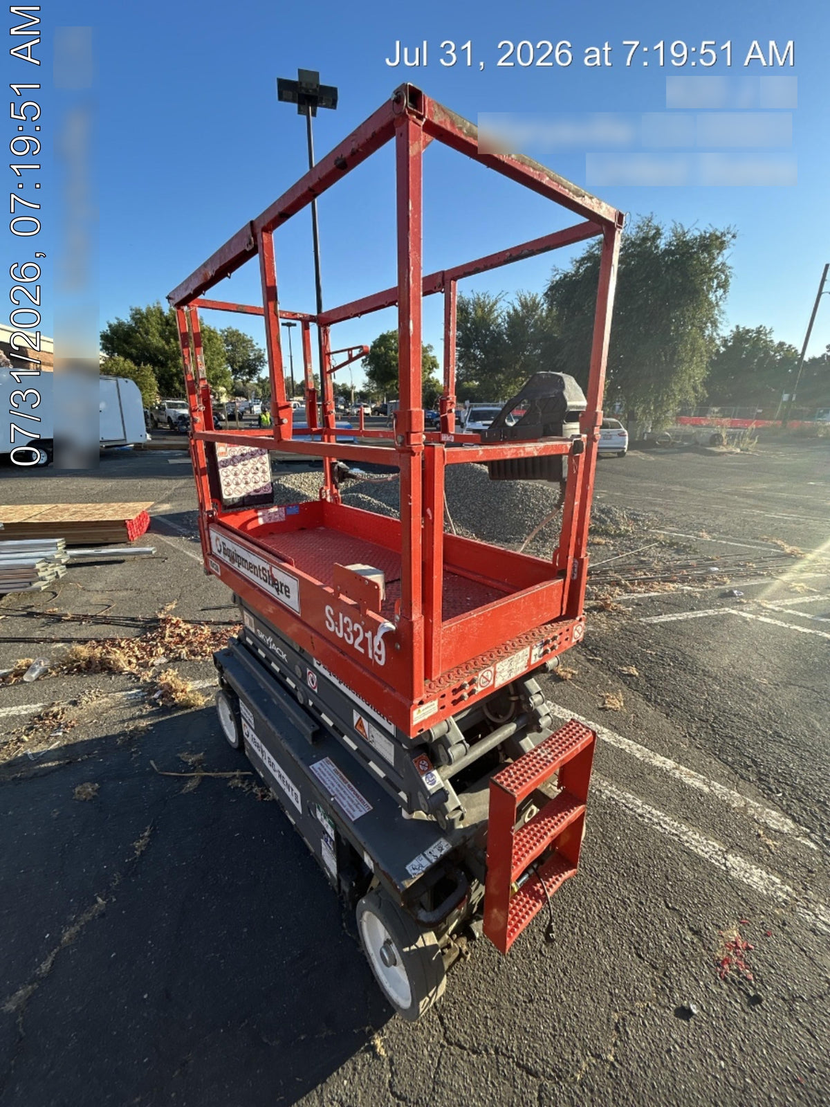 2020 Skyjack SJIII-3219 Solid NM Tires, Half height spring hinged entry gate, Dual Beacons, 800W Inverter