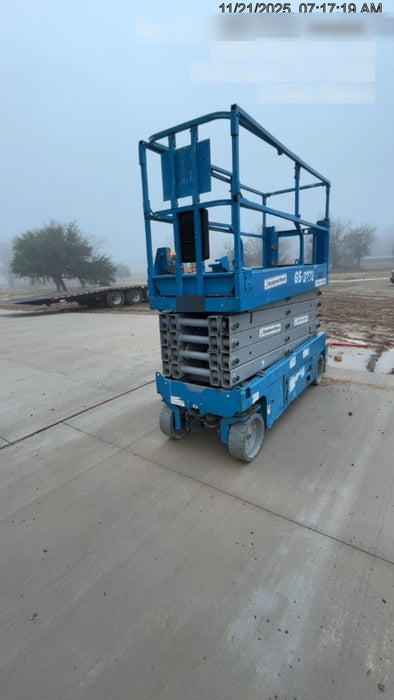 2018 Genie GS-3232 Genie GS3232 Lift w/Folding Rails and Swing Gate