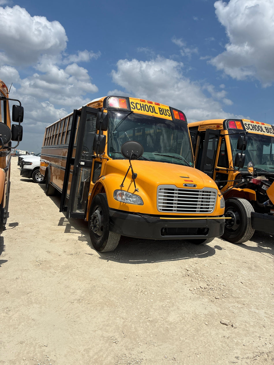 2014 FREIGHTLINER Thomas 72 Passenger Bus