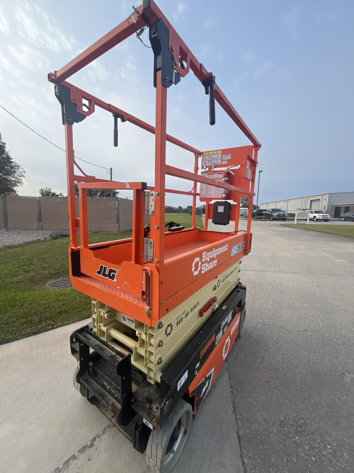 2024 JLG ES1932