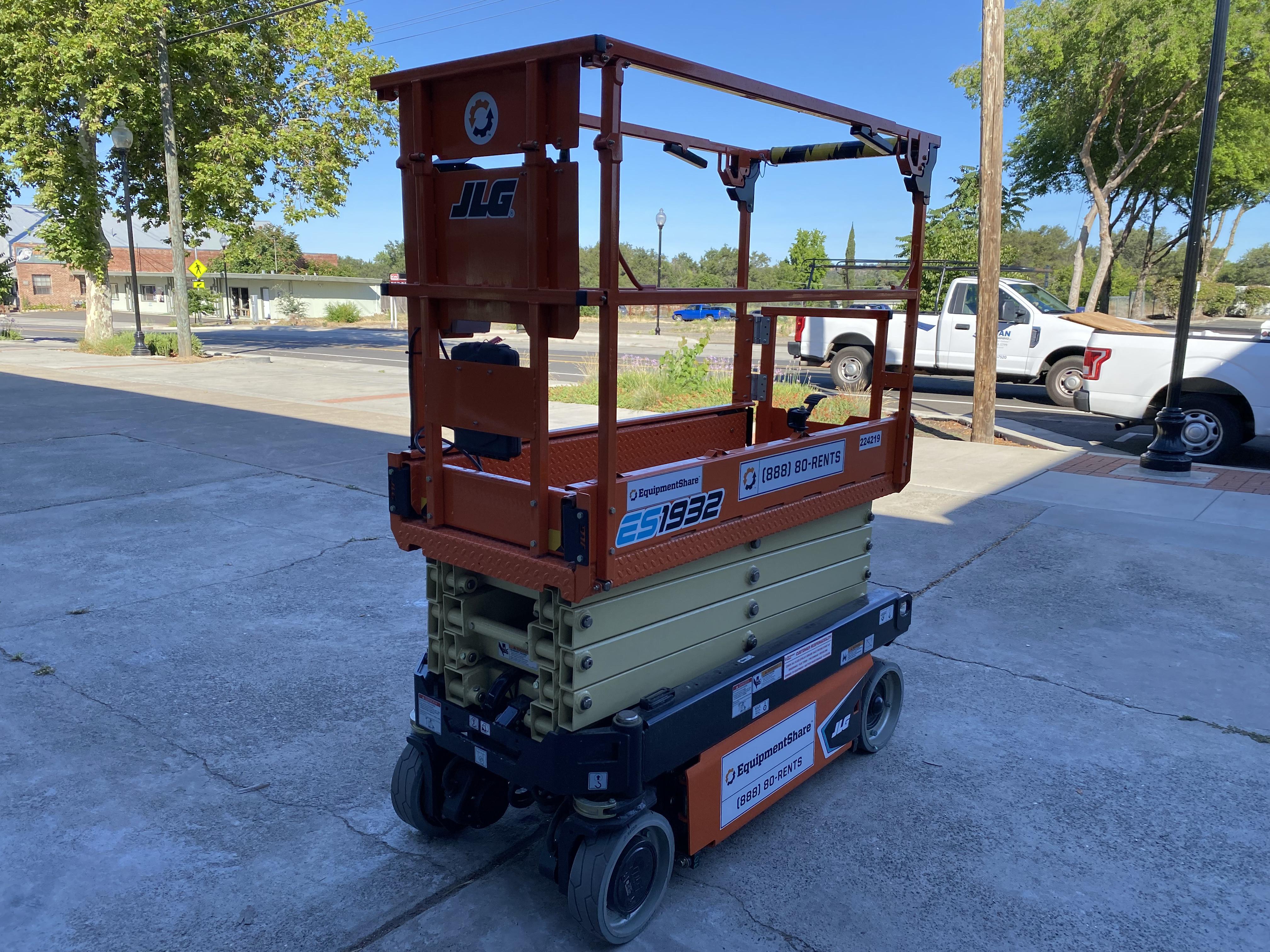 2022 JLG ES1932