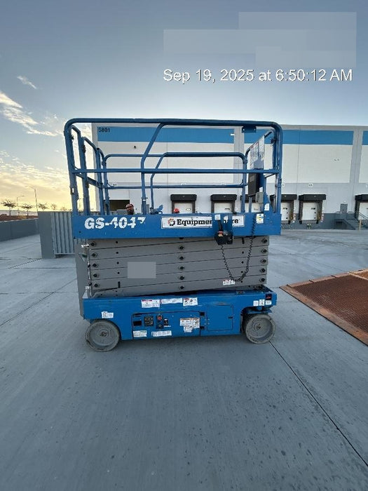 2019 Genie GS-4047 Folding rails with half height swing gate