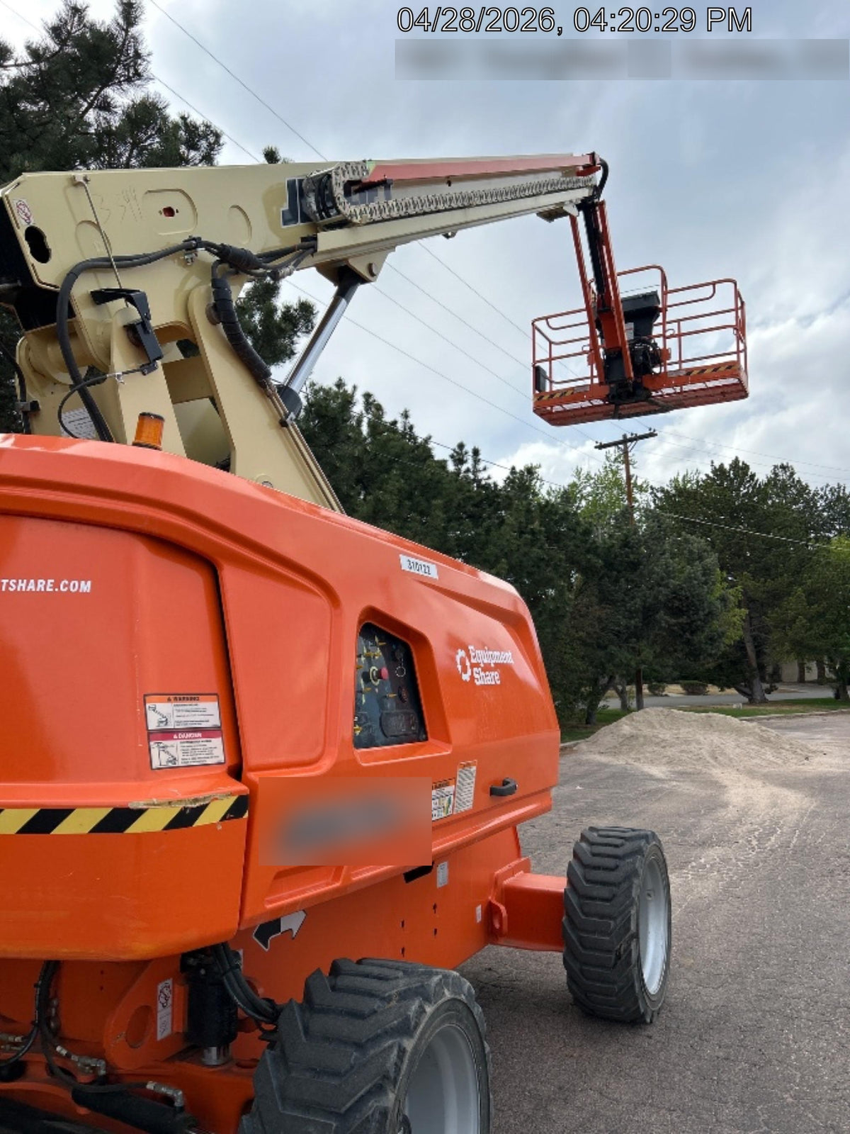 2023 JLG 660SJ