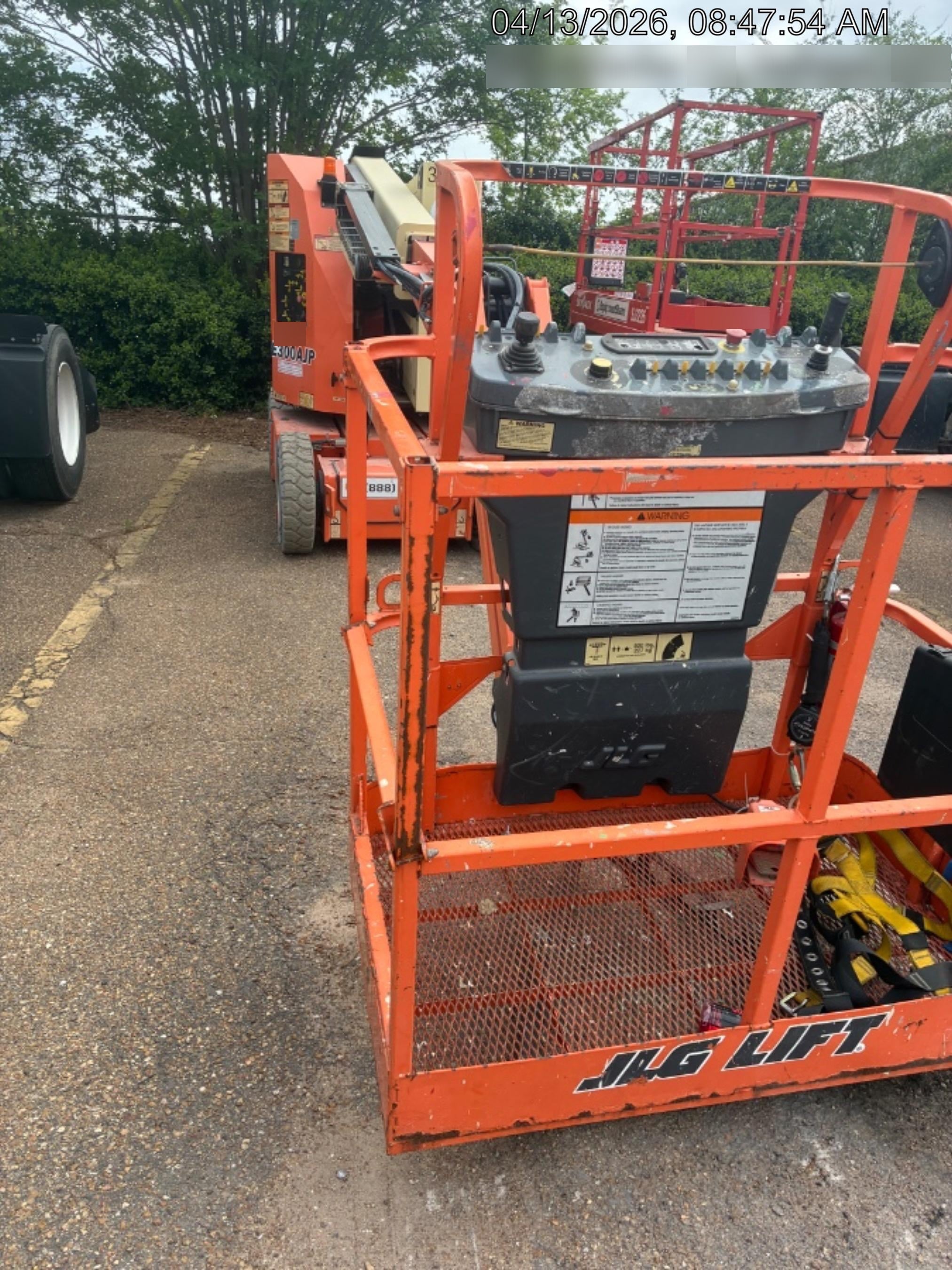 2019 JLG E300AJP