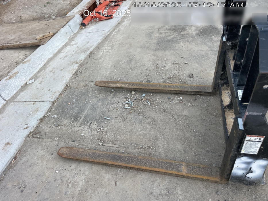 2022 TAKEUCHI 48" Pallet Forks - Takeuchi