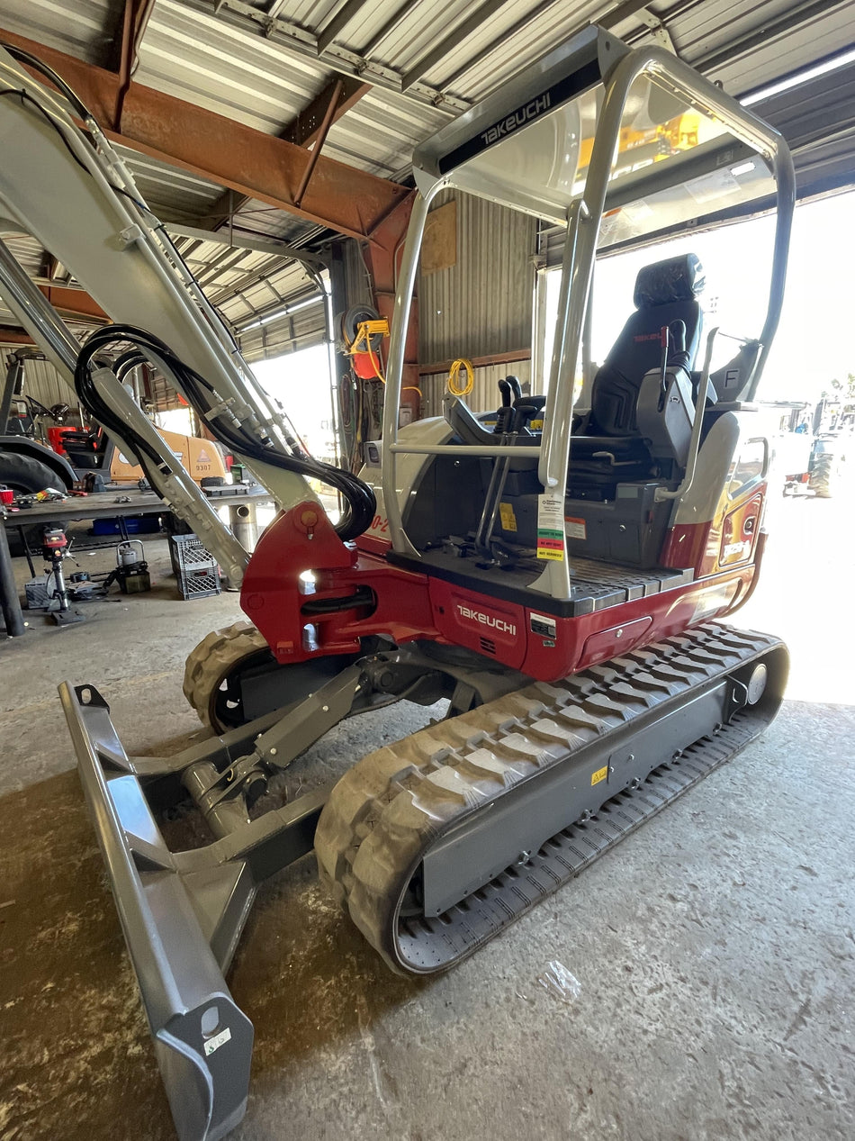 2023 TAKEUCHI TB250-2R