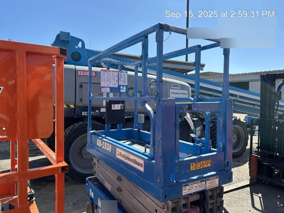 2020 Genie GS-1930 Solid Non Marking Tires, Beacon, Folding rails with half height swing gate, 800W Inverter