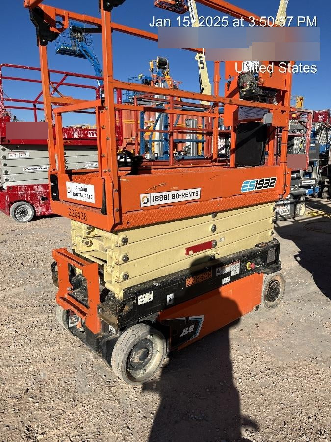 2022 JLG ES1932