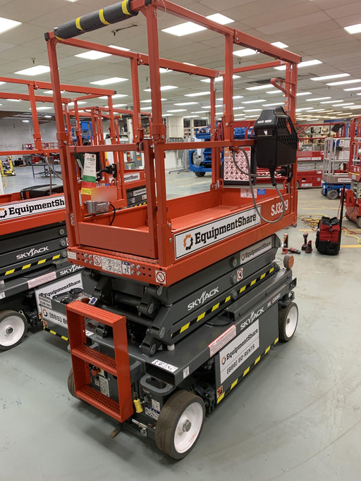 2020 Skyjack SJIII-3219 Solid NM Tires, Half height spring hinged entry gate, Dual Beacons, 800W Inverter