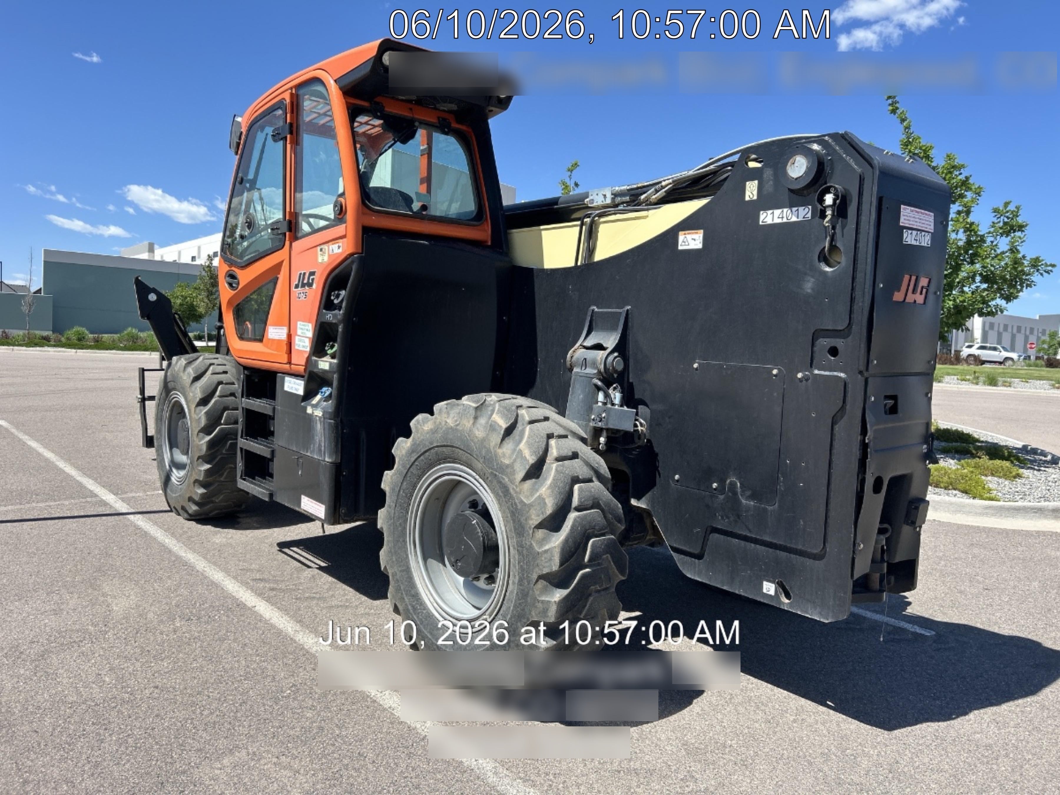 2022 JLG 1075