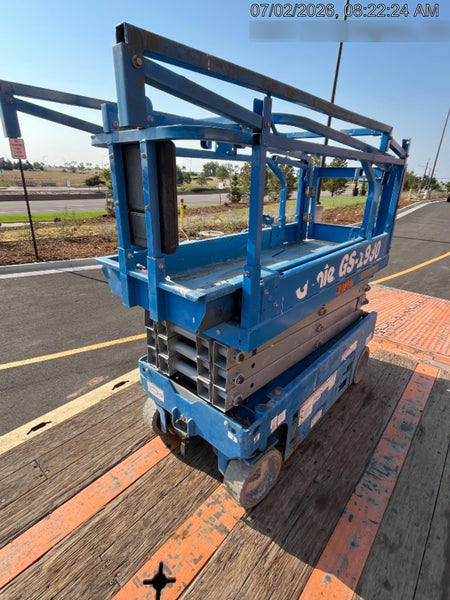 2020 Genie GS-1930 Solid Non Marking Tires, Beacon, Folding rails with half height swing gate, 800W Inverter
