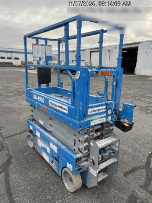 2020 Genie GS-1930 Solid Non Marking Tires, Beacon, Folding rails with half height swing gate, 800W Inverter