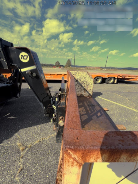 2022 JLG 1075