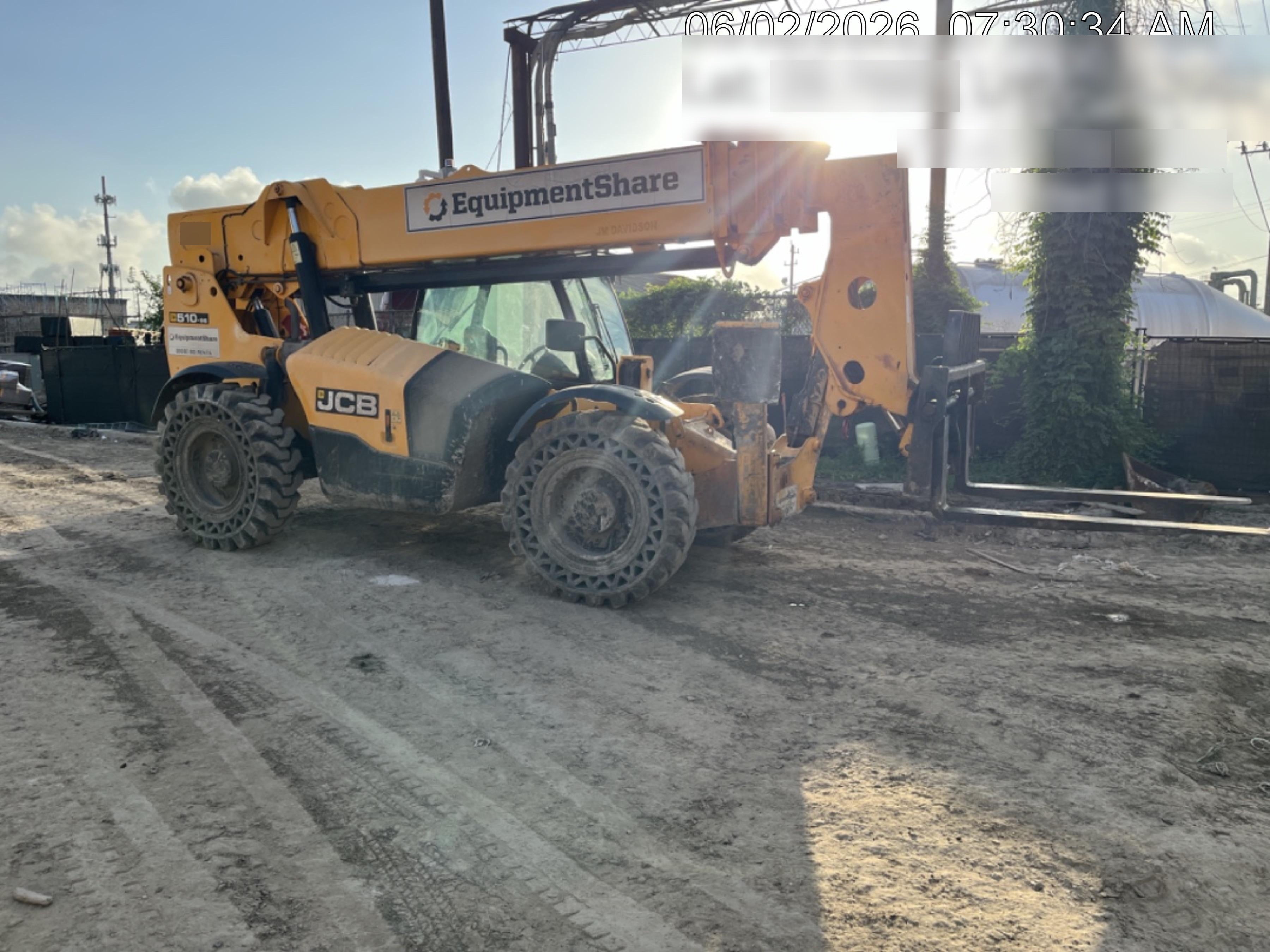 2018 JCB 510-56 JCB 510-56 Telehandler 74 HP w/CAB/HVAC, Beacon, Worklights, Aux Hydraulics, Solid Tires, 60" Carriage/Forks