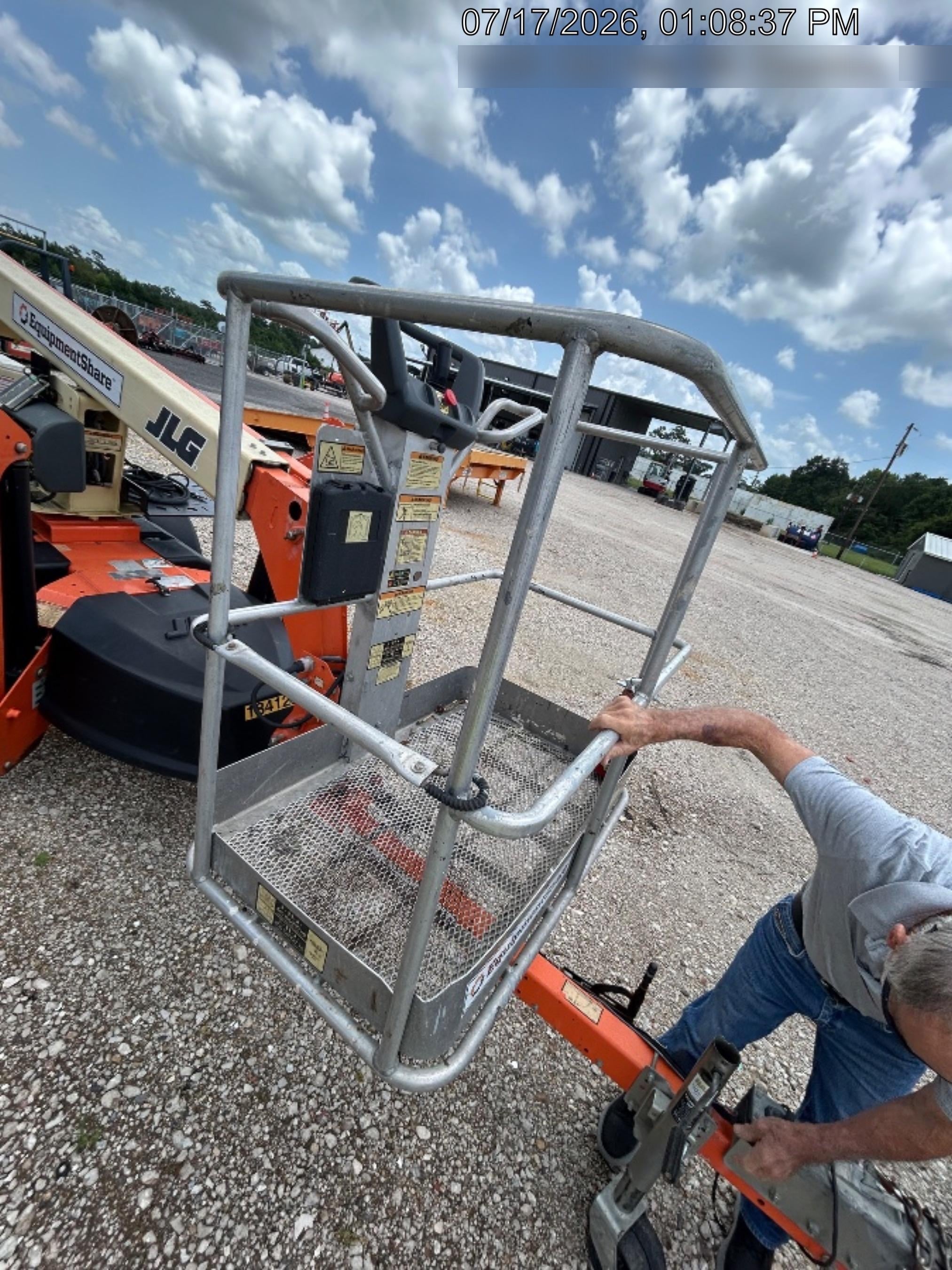 2021 JLG T350