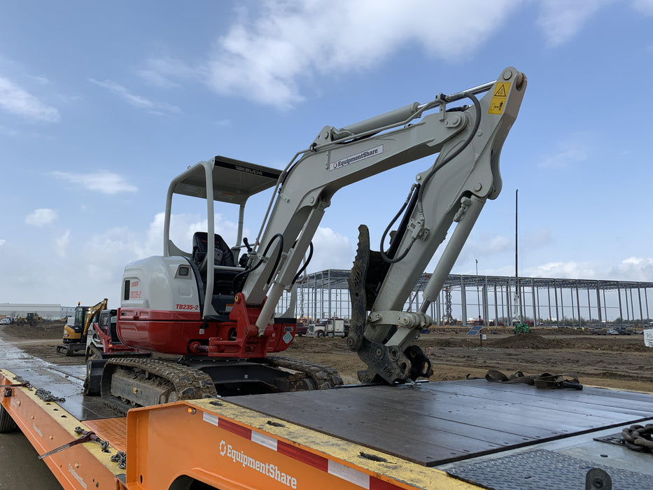 2021 TAKEUCHI TB235-2R