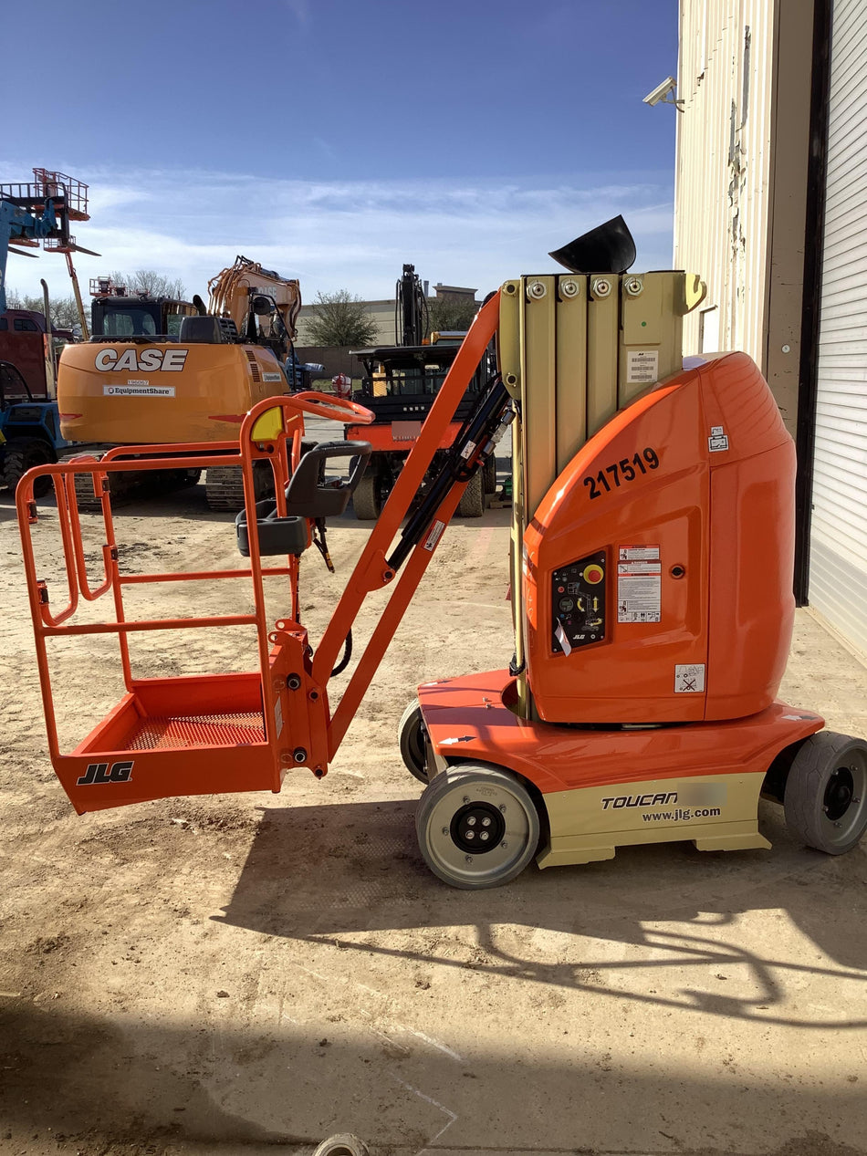 2022 JLG 26E