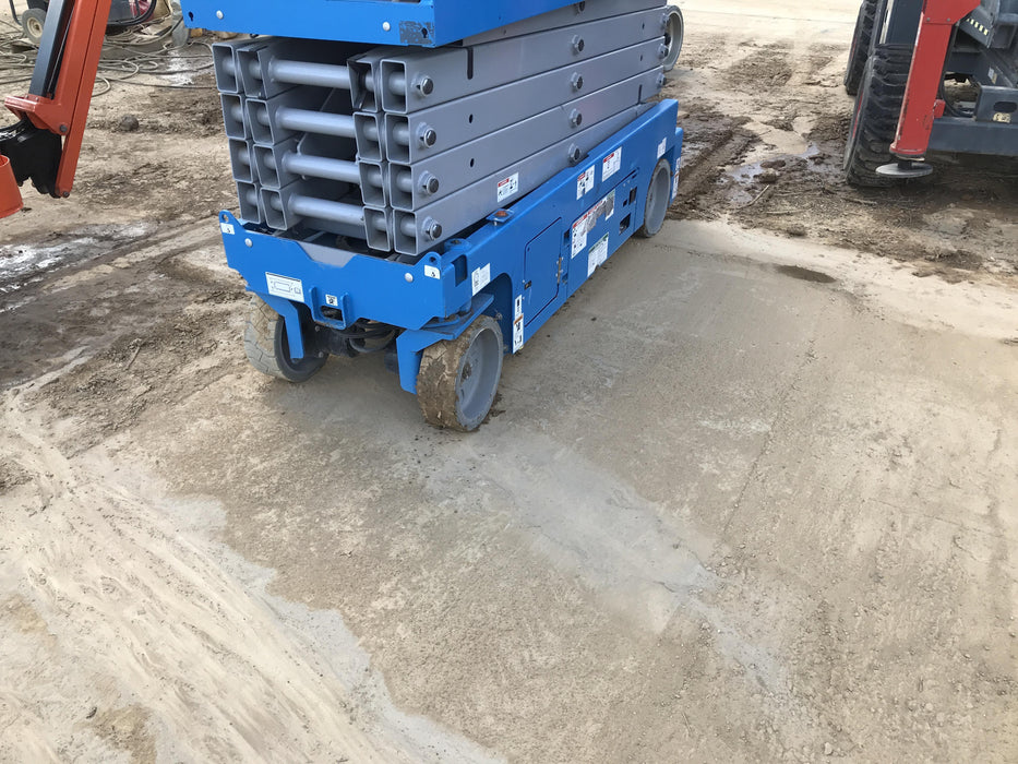 2019 Genie GS-2632 Folding rails with half height swing gate