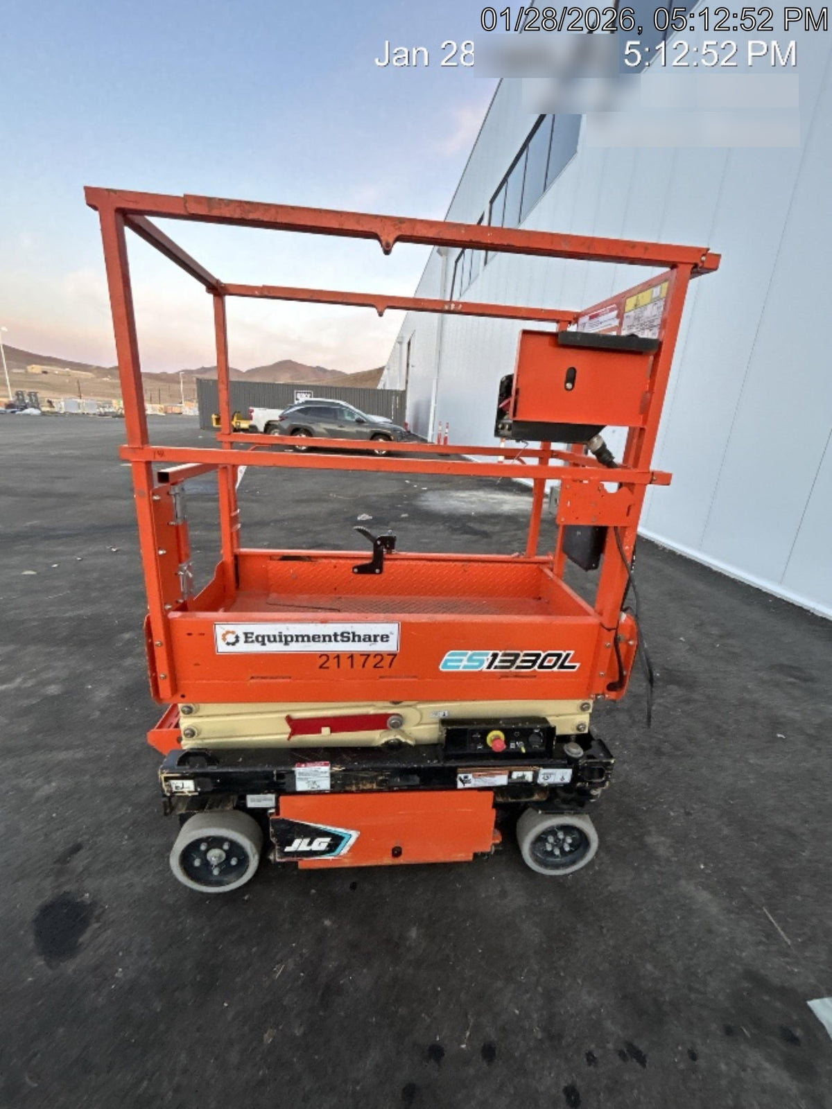 2022 JLG ES1330L