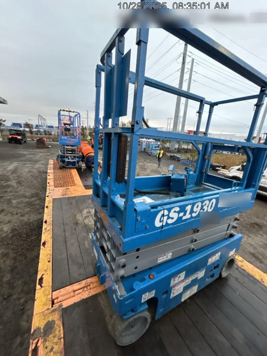 2020 Genie GS-1930 Solid Non Marking Tires, Beacon, Folding rails with half height swing gate, 800W Inverter