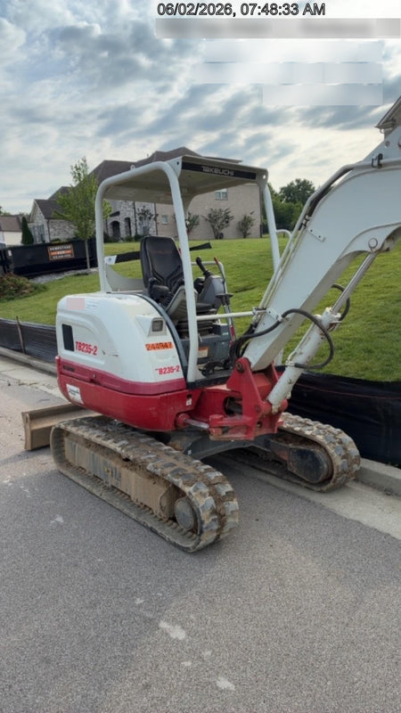 2022 TAKEUCHI TB235-2R