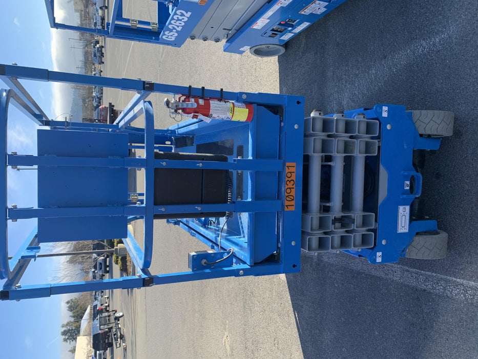 2020 Genie GS-2632 Solid NM Tires, Folding Rails with Half-Height Swing Gate, Beacon, 800W Invertor