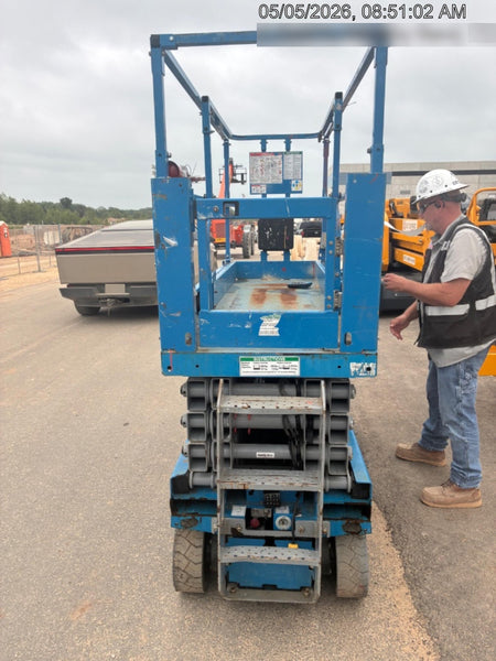 2019 Genie GS-2632 Folding rails with half height swing gate