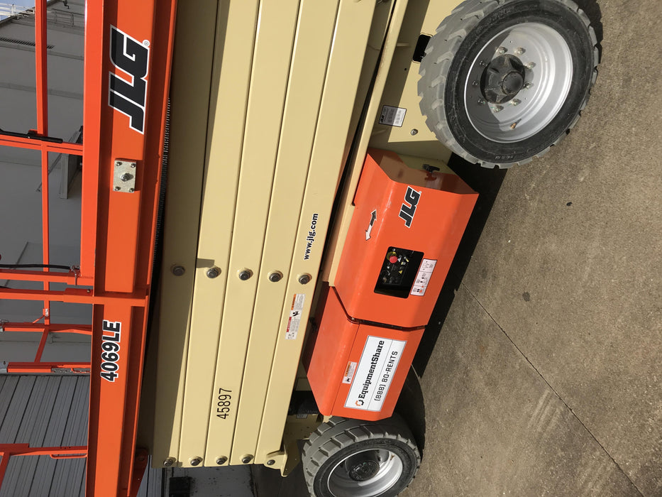 2019 JLG 4069LE Solid Non Marking Tires, Rotating Beacon