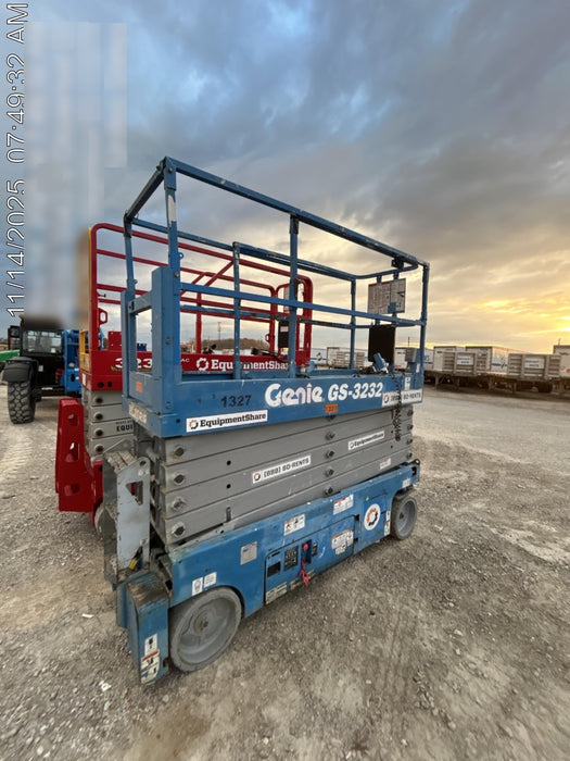 2016 Genie GS-3232 32' Narrow Scissor Lift