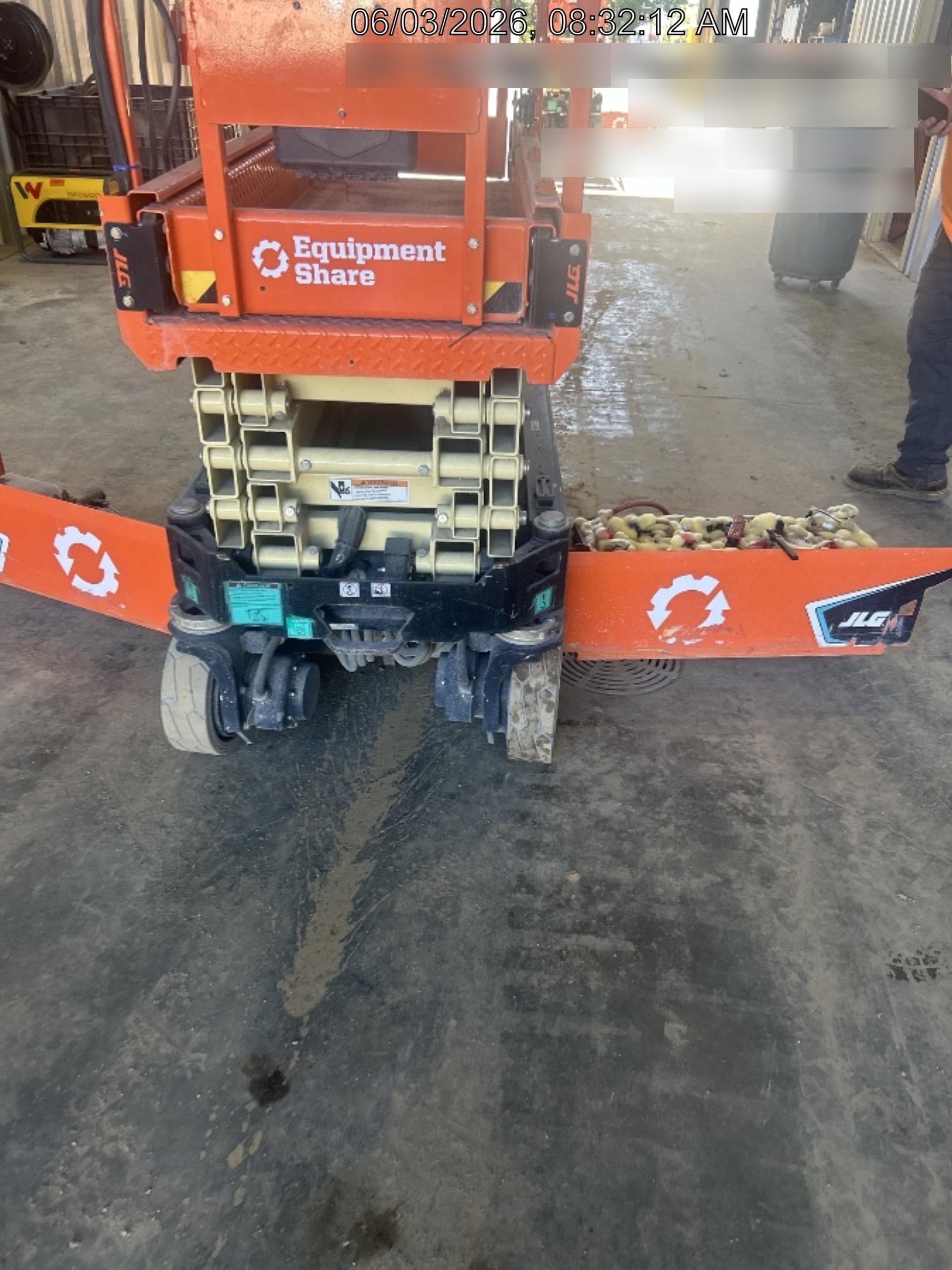 2022 JLG ES1932