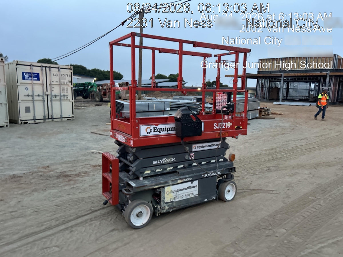 2020 Skyjack SJIII-3219 Solid NM Tires, Half height spring hinged entry gate, Dual Beacons, 800W Inverter