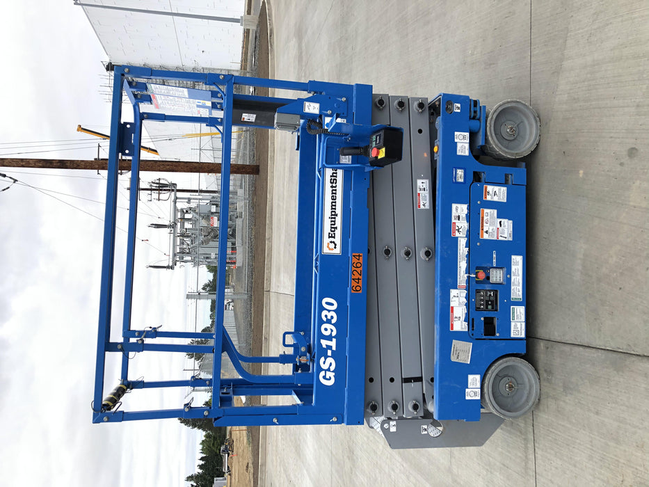 2020 Genie GS-1930 Solid Non Marking Tires, Beacon, Folding rails with half height swing gate, 800W Inverter