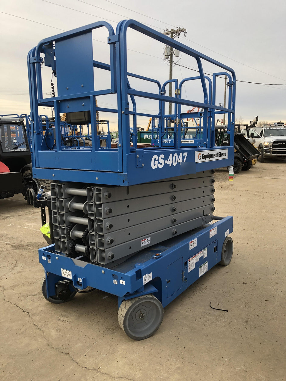2019 Genie GS-4047 Folding rails with half height swing gate