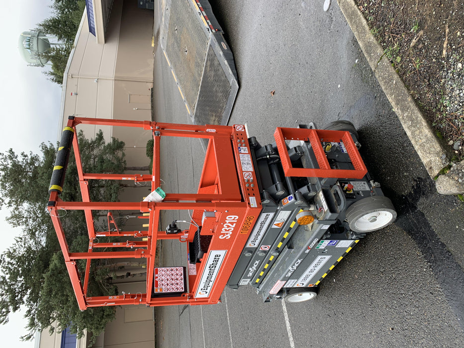 2020 Skyjack SJIII-3219 Solid NM Tires, Half height spring hinged entry gate, Dual Beacons, 800W Inverter