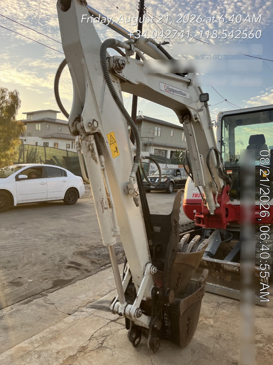 2023 TAKEUCHI TB250-2CR