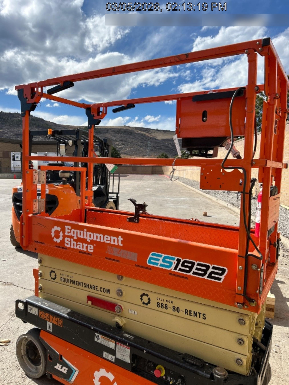 2022 JLG ES1932