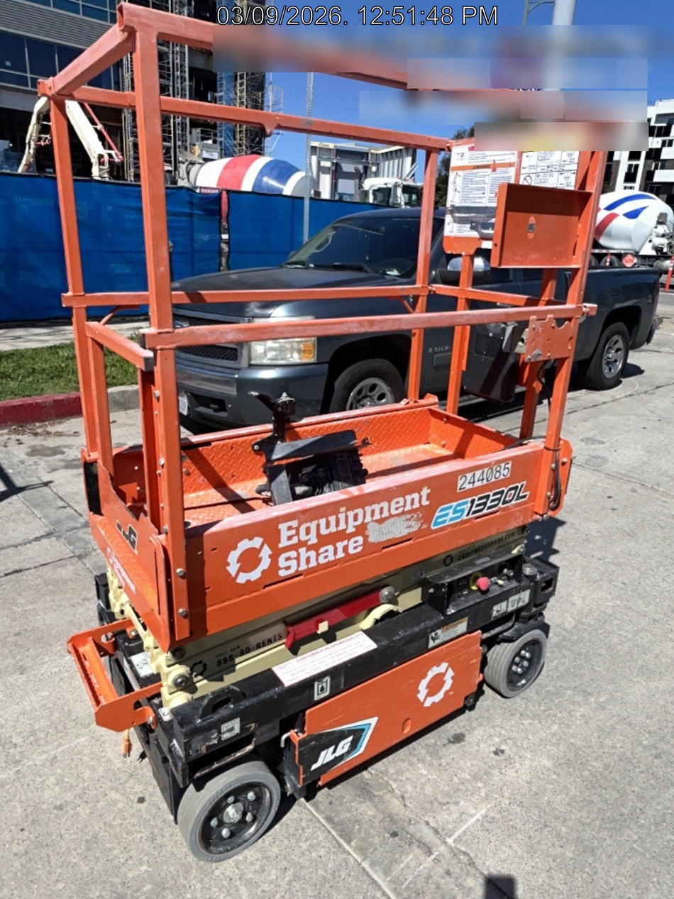 2022 JLG ES1330L
